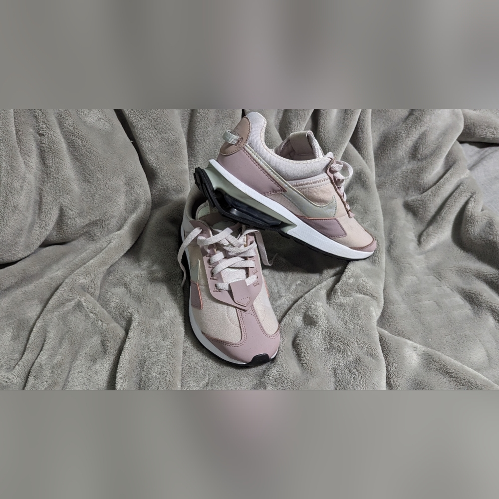 Nike Women's Air Max Pre-Venice/Grey Fog-Plum Fog-White Size 8.5 - DJ5407-500